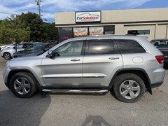 A 2013 Jeep Grand Cherokee LIMITED