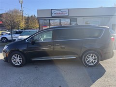 A 2020 Chrysler Pacifica TOURING L