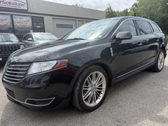 A 2019 Lincoln MKT 