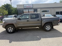 A 2013 Toyota Tacoma DOUBLE CAB