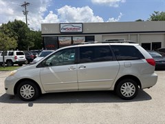 A 2007 Toyota Sienna CE/LE
