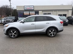 A 2016 Kia Sorento EX
