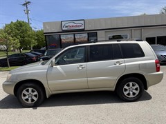 A 2002 Toyota Highlander LIMITED