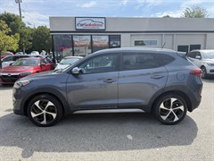 A 2017 Hyundai Tucson LIMITED