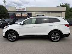 A 2016 Hyundai Santa Fe SE ULTIMATE