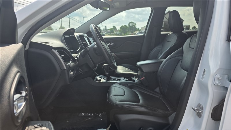 2019 JEEP CHEROKEE photo 13 of 35