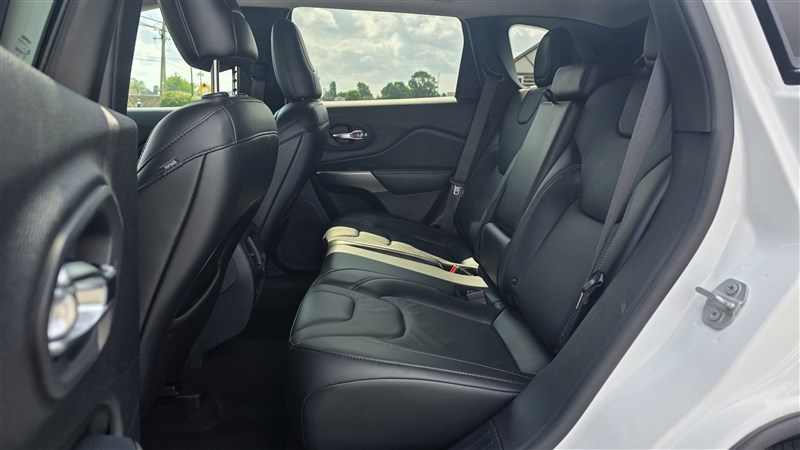 2019 JEEP CHEROKEE photo 14 of 35