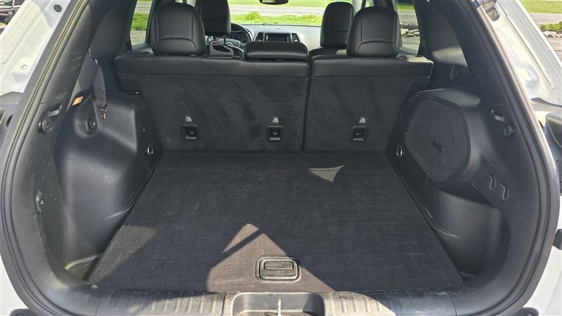 2019 JEEP CHEROKEE photo 15 of 35