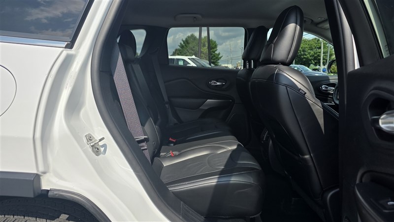 2019 JEEP CHEROKEE photo 17 of 35