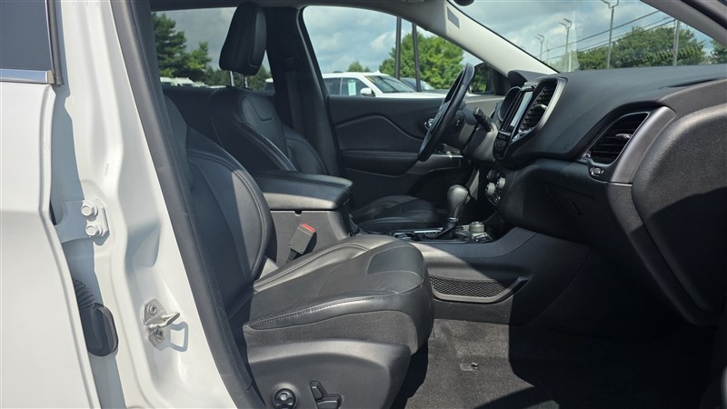 2019 JEEP CHEROKEE photo 18 of 35