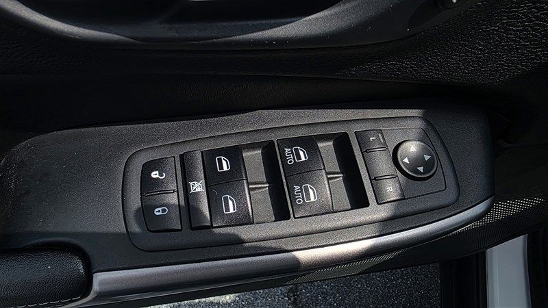 2019 JEEP CHEROKEE photo 20 of 35