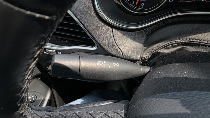 2019 JEEP CHEROKEE photo 24 of 35