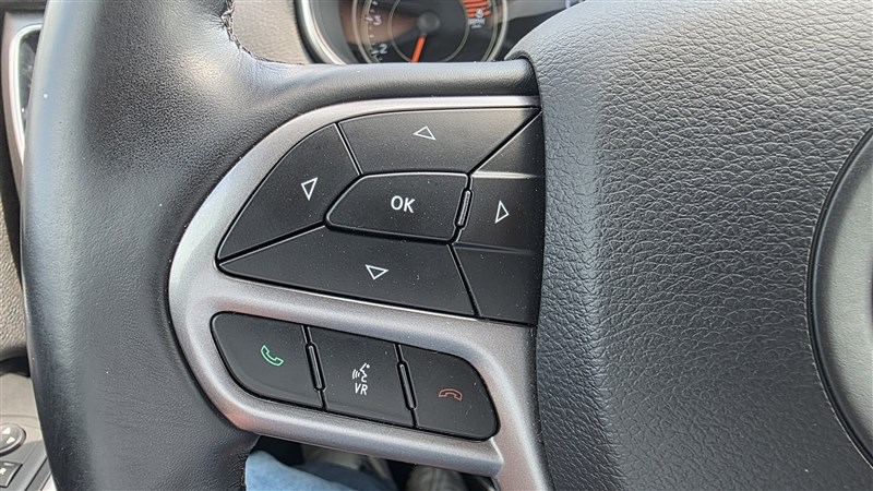 2019 JEEP CHEROKEE photo 26 of 35