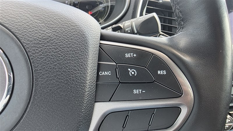 2019 JEEP CHEROKEE photo 27 of 35