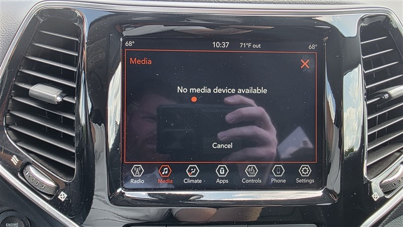 2019 JEEP CHEROKEE photo 29 of 35
