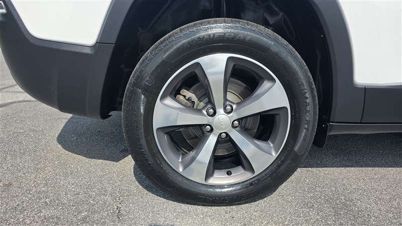 2019 JEEP CHEROKEE photo 9 of 35