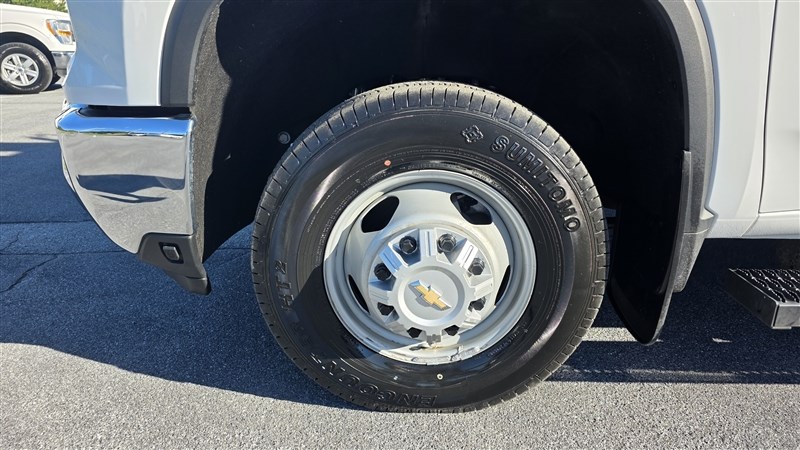 2024 CHEVROLET SILVERADO photo 11 of 36