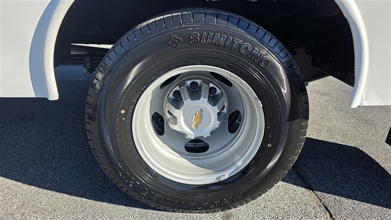 2024 CHEVROLET SILVERADO photo 12 of 36