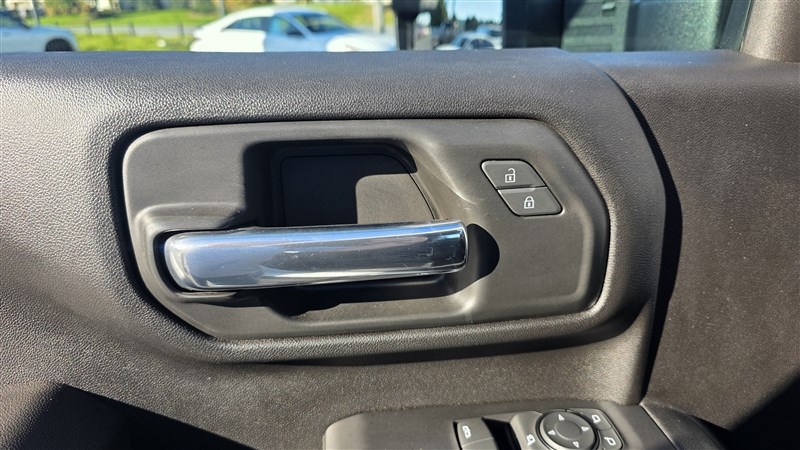 2024 CHEVROLET SILVERADO photo 25 of 36