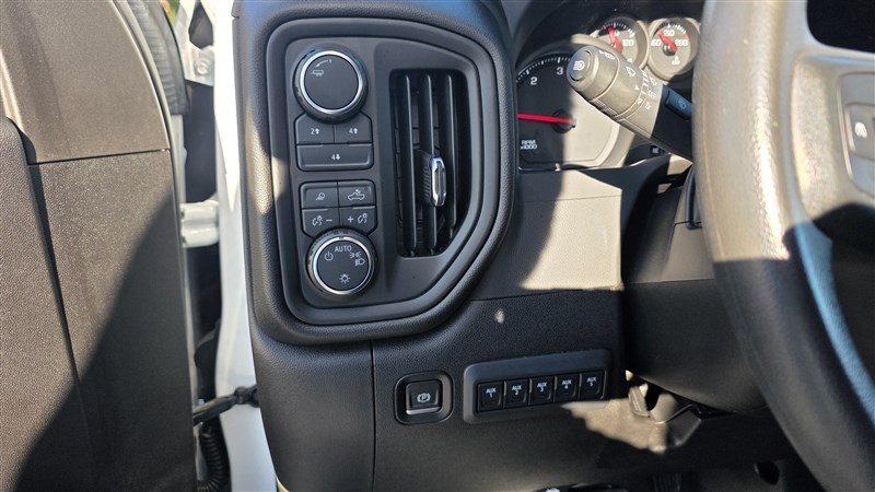 2024 CHEVROLET SILVERADO photo 26 of 36