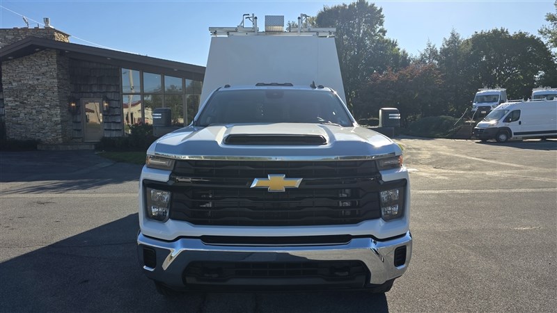 2024 CHEVROLET SILVERADO photo 3 of 36