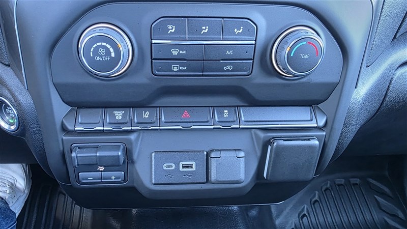 2024 CHEVROLET SILVERADO photo 35 of 36