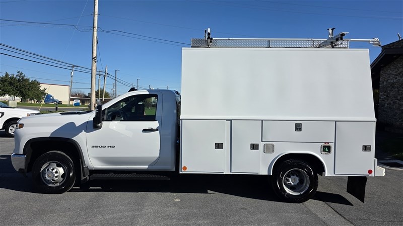 2024 CHEVROLET SILVERADO photo 5 of 36