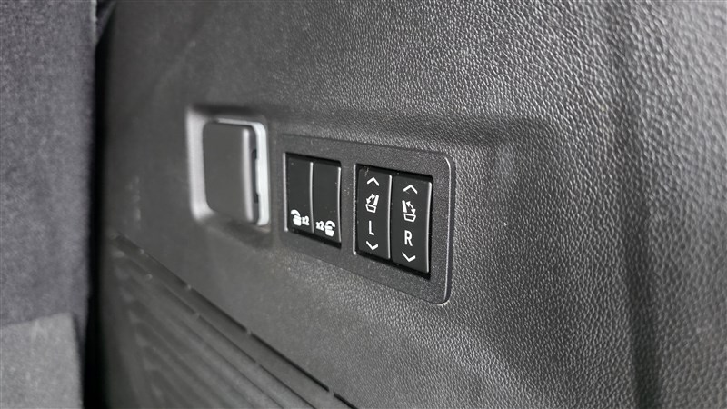 2021 CHEVROLET TAHOE photo 19 of 39