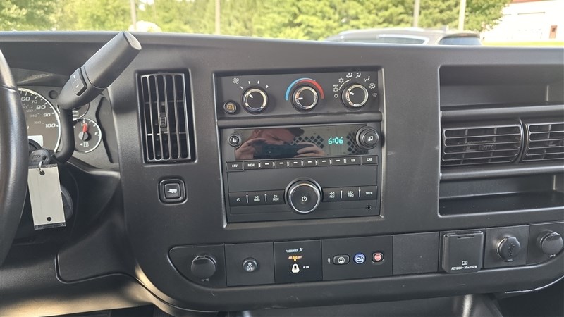 2022 GMC SAVANA photo 17 of 30