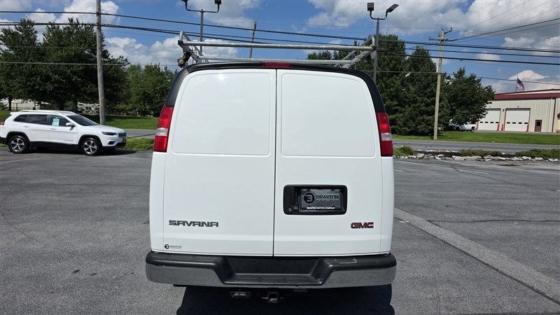 2022 GMC SAVANA photo 28 of 30