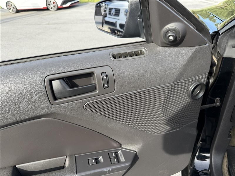 2014 FORD MUSTANG photo 8 of 24