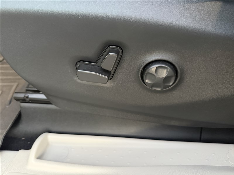 2022 CHRYSLER PACIFICA photo 10 of 39