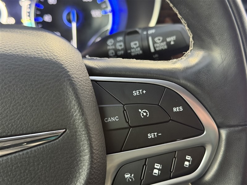 2022 CHRYSLER PACIFICA photo 12 of 39