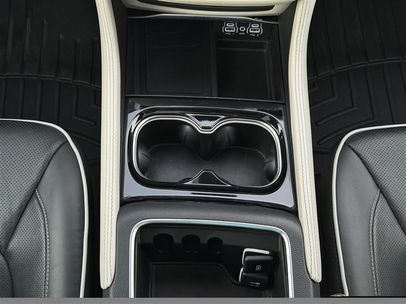 2022 CHRYSLER PACIFICA photo 19 of 39