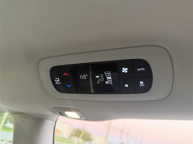 2022 CHRYSLER PACIFICA photo 27 of 39