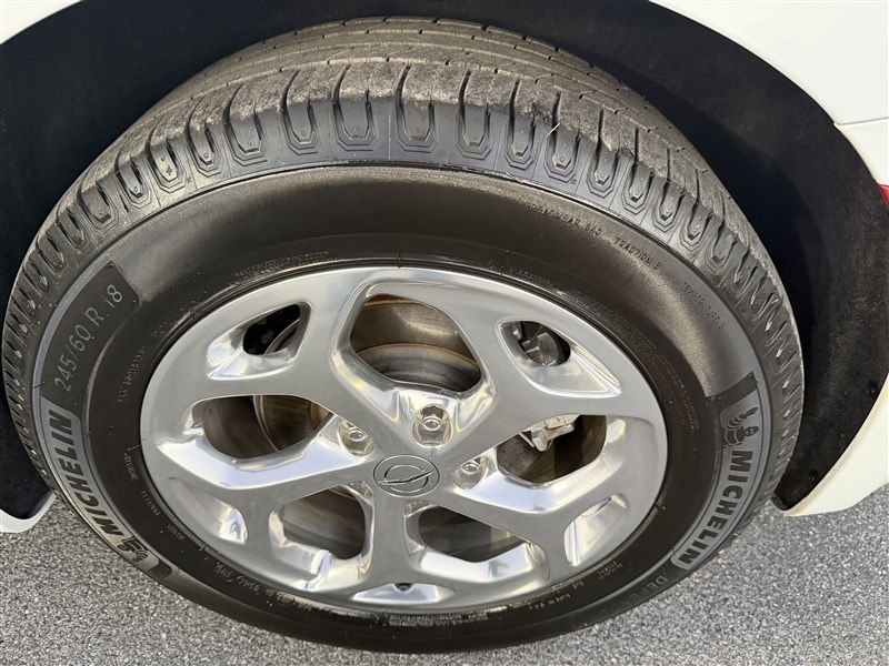 2022 CHRYSLER PACIFICA photo 34 of 39