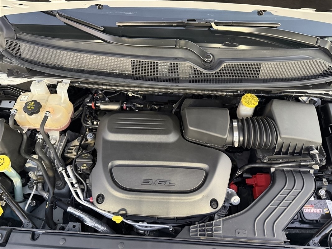 2022 CHRYSLER PACIFICA photo 37 of 39