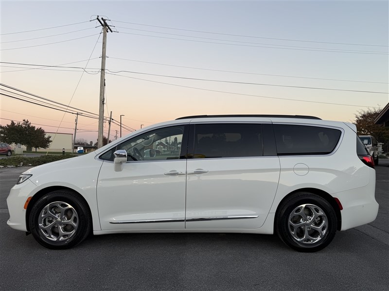2022 CHRYSLER PACIFICA photo 39 of 39