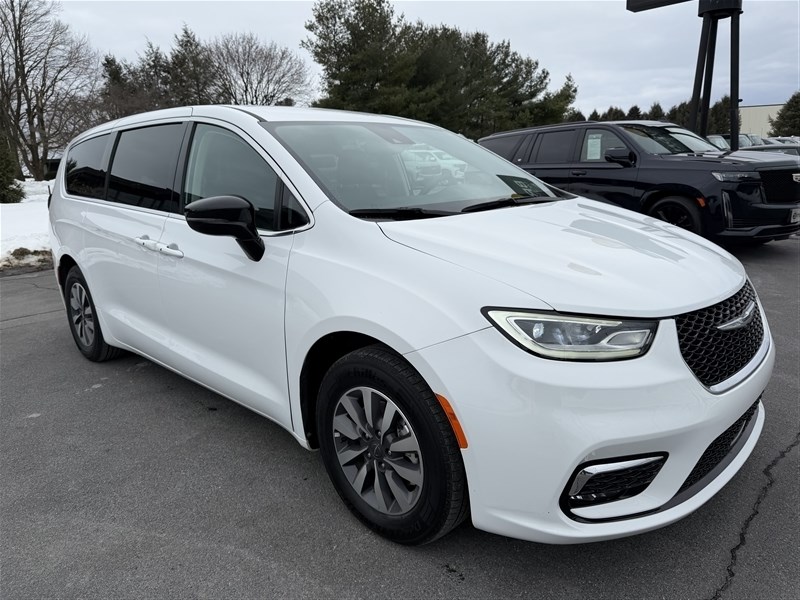 2024 CHRYSLER PACIFICA HYBRID SELECT - 1