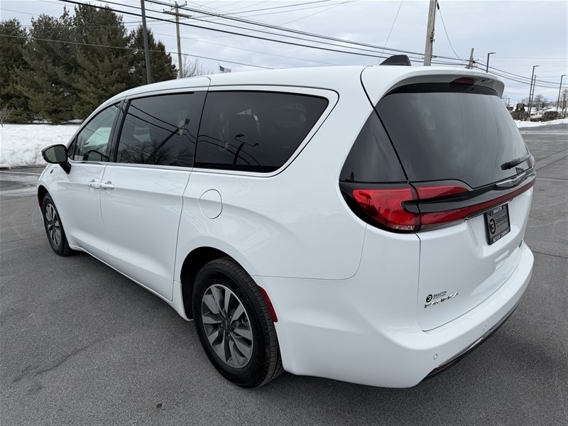 2024 CHRYSLER PACIFICA HYBRID SELECT - 8