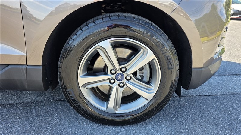 2019 FORD EDGE photo 10 of 34