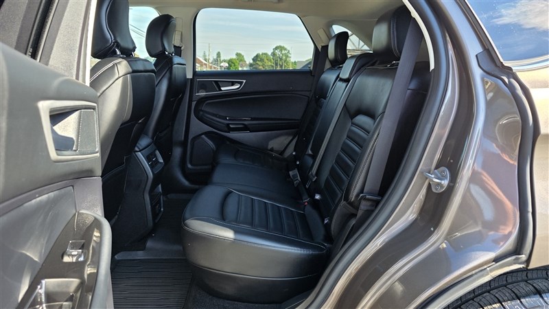 2019 FORD EDGE photo 14 of 34