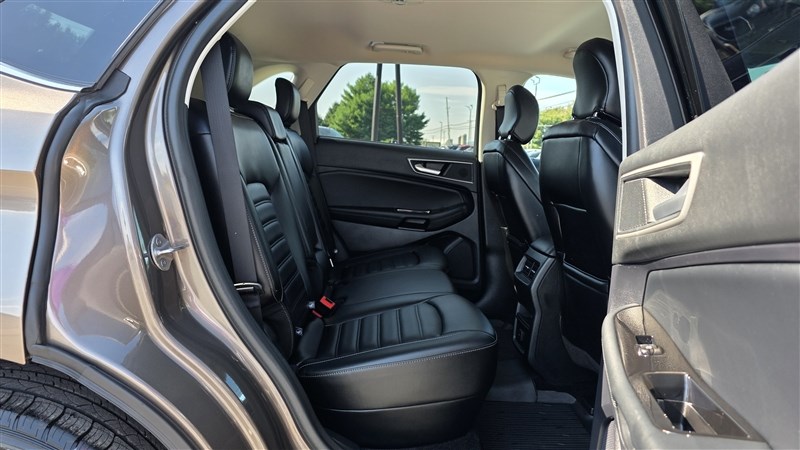 2019 FORD EDGE photo 16 of 34