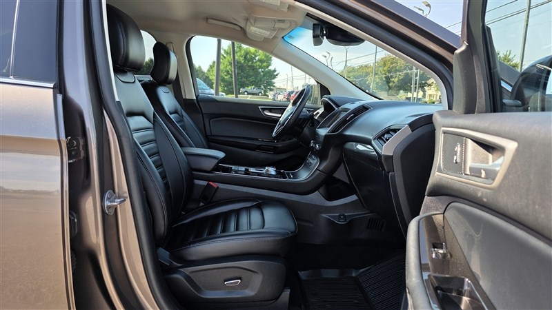 2019 FORD EDGE photo 17 of 34