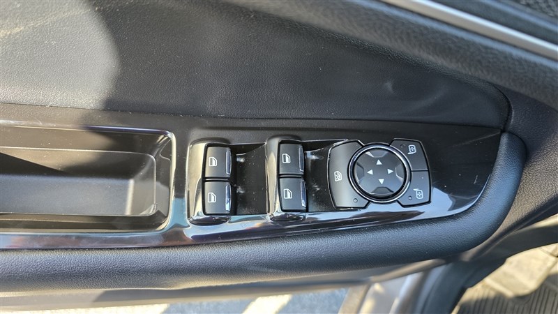 2019 FORD EDGE photo 19 of 34