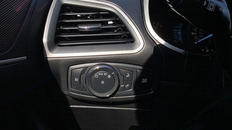 2019 FORD EDGE photo 21 of 34