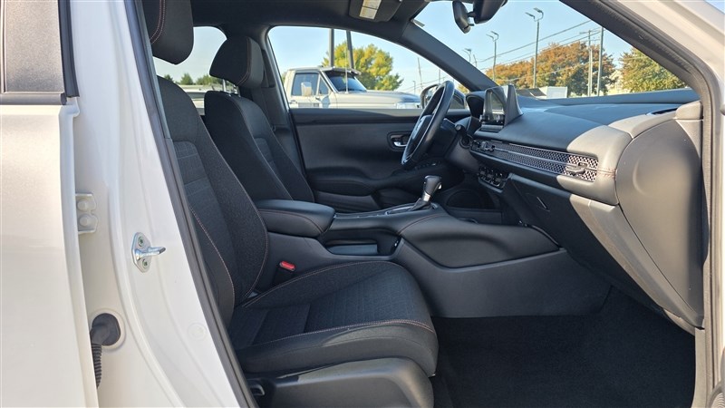 2023 HONDA HR-V photo 17 of 36