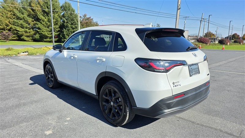 2023 HONDA HR-V photo 6 of 36