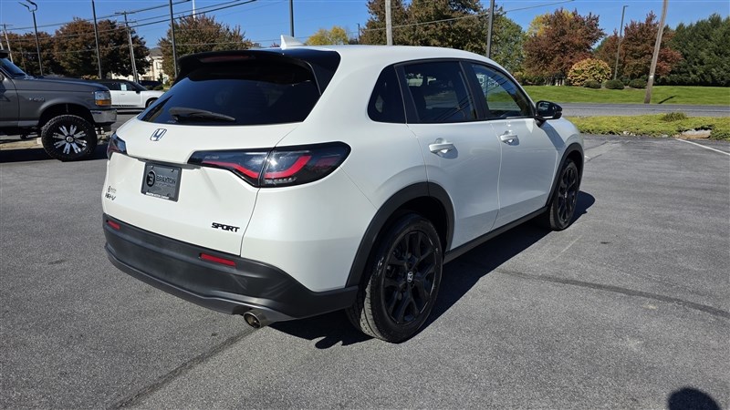 2023 HONDA HR-V photo 8 of 36