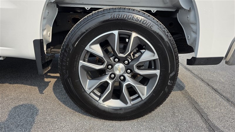 2024 CHEVROLET SILVERADO photo 12 of 33